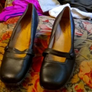 Size 8 soft sport brand new  low heel